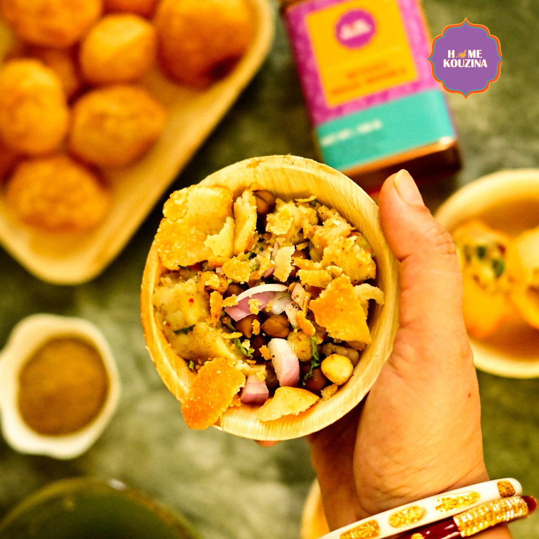 Top view of plate of chaat with Home Kouzina Bhaja Moshla 150g tin in background on table – aromatic, preservative-free finishing spice for Indian street-style dishes
