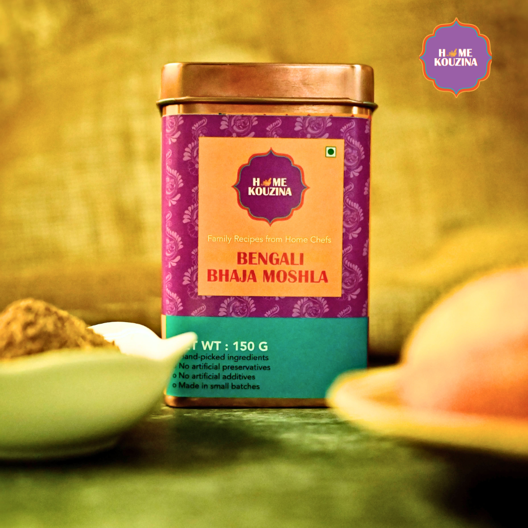 Front view of Home Kouzina Bhaja Moshla 150g tin with prepared chaat next to it – toasted, flavorful masala for enhancing Indian snacks and meals